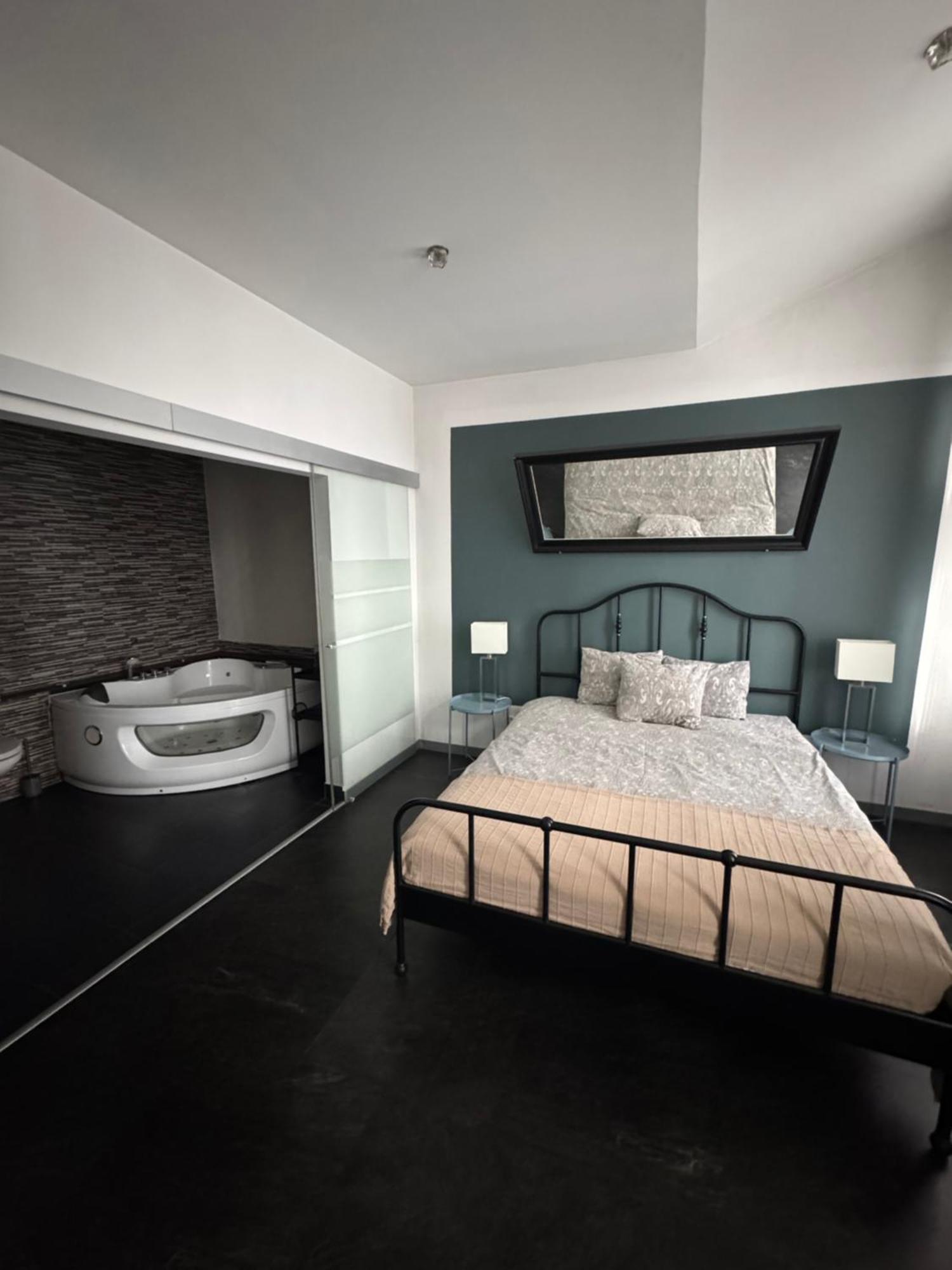 One-Bedroom Apartment Spa Bath