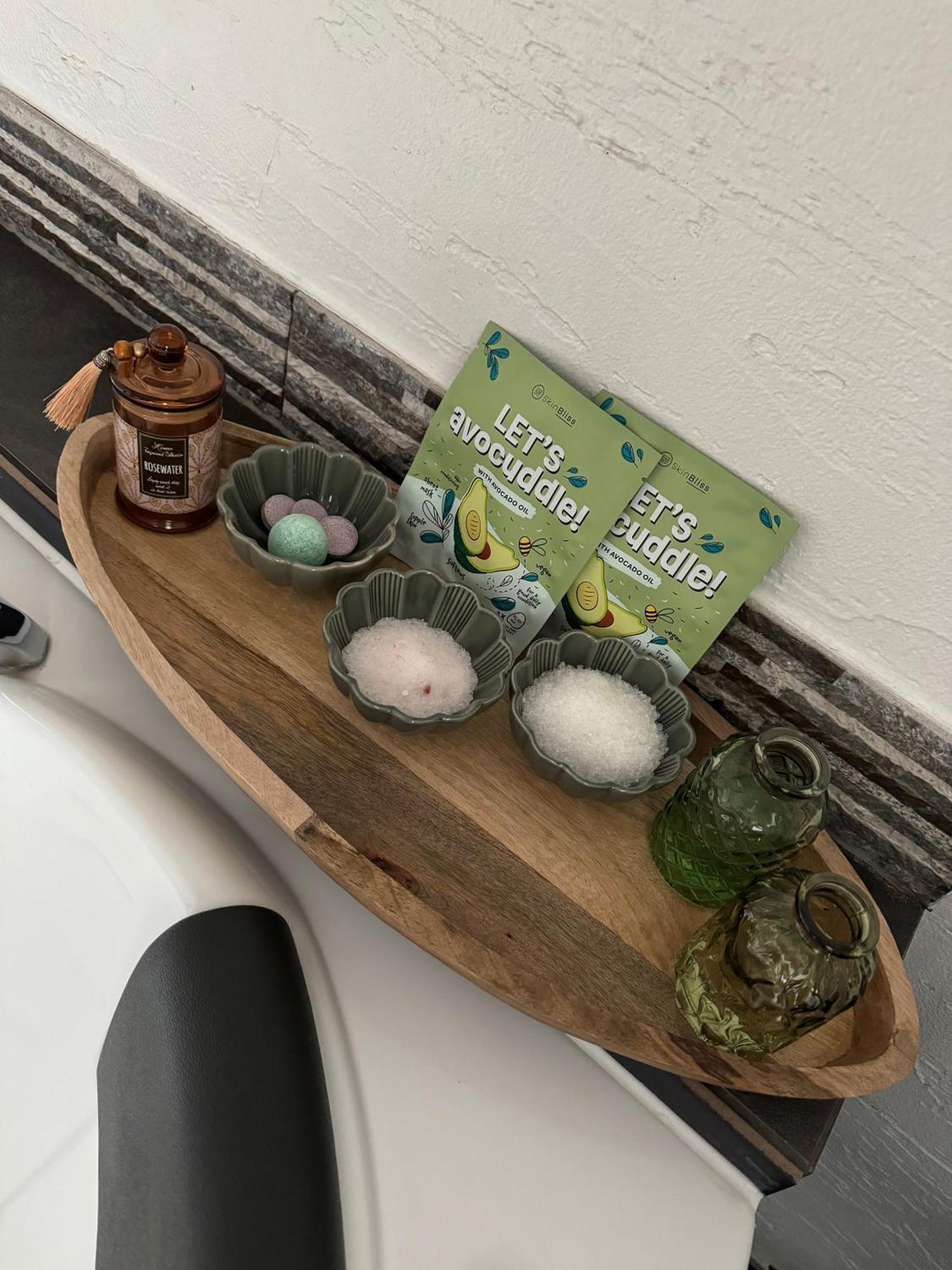 One-Bedroom Apartment Spa Bath