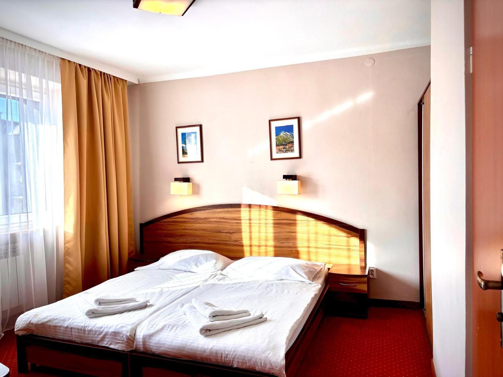 Standard Queen Room