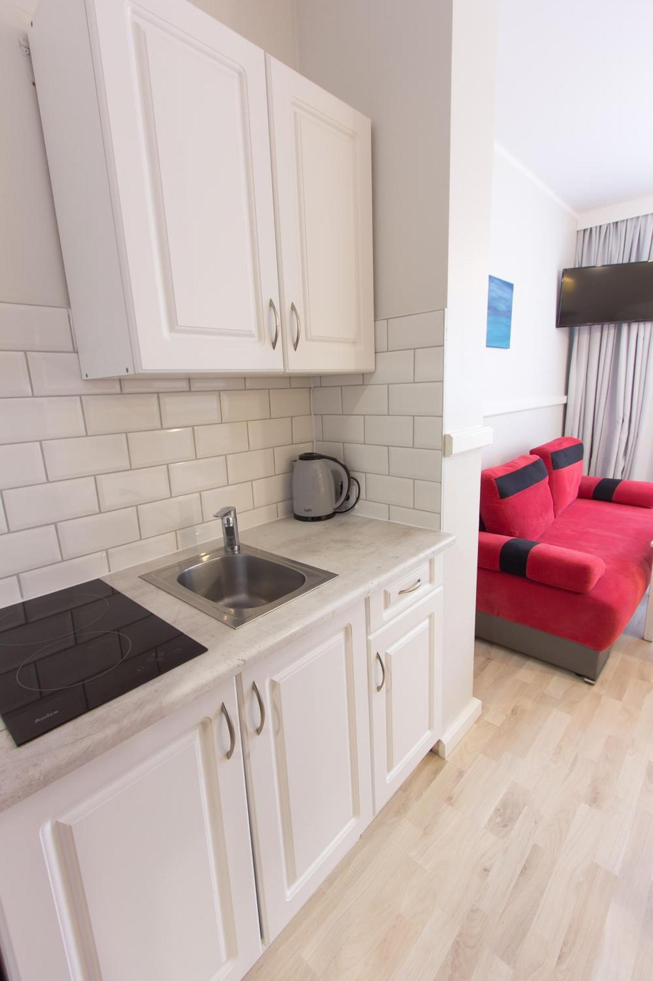 Triple Room Kitchenette