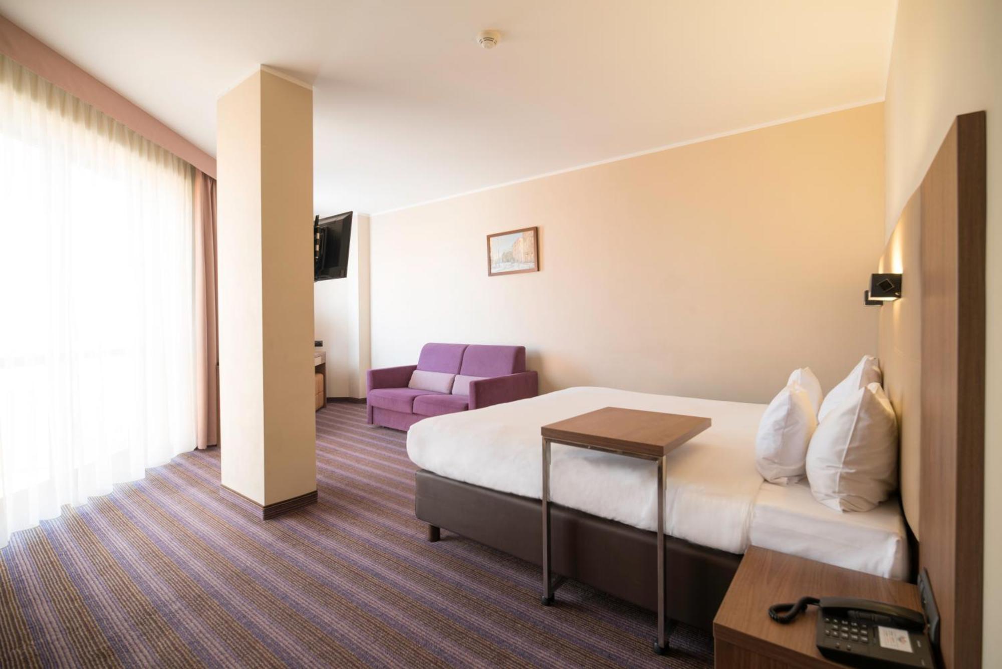Deluxe Queen Room