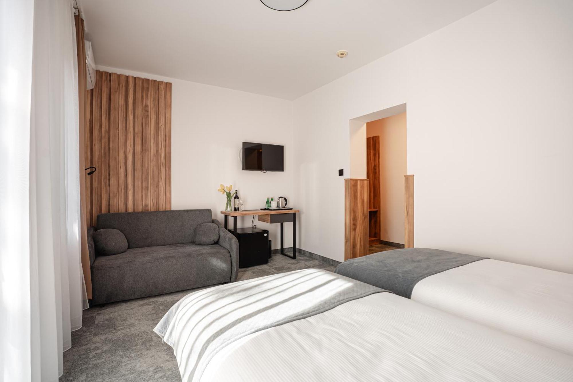 Deluxe Quadruple Room,1660283842:JPEG