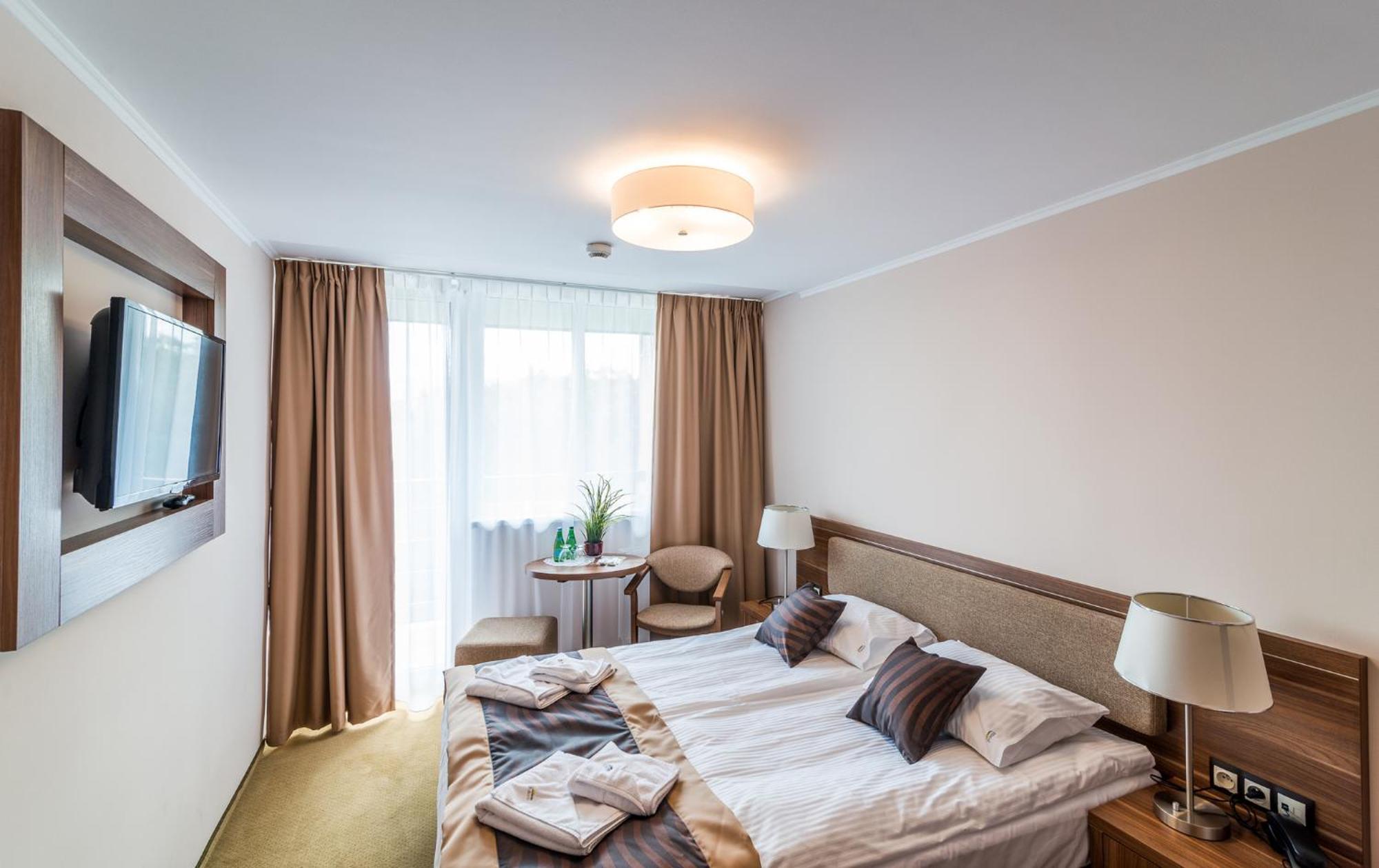 Standard Queen Room