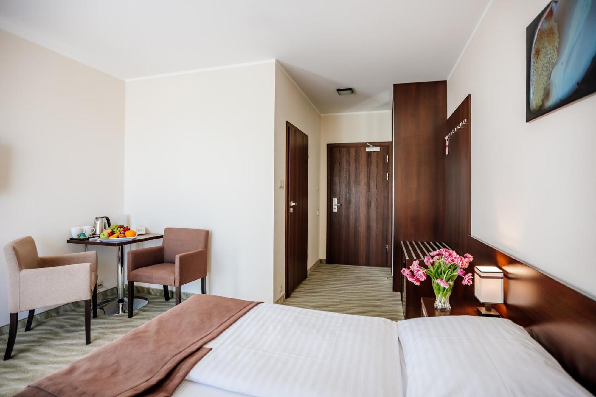 Twin Room Terrace Lake View