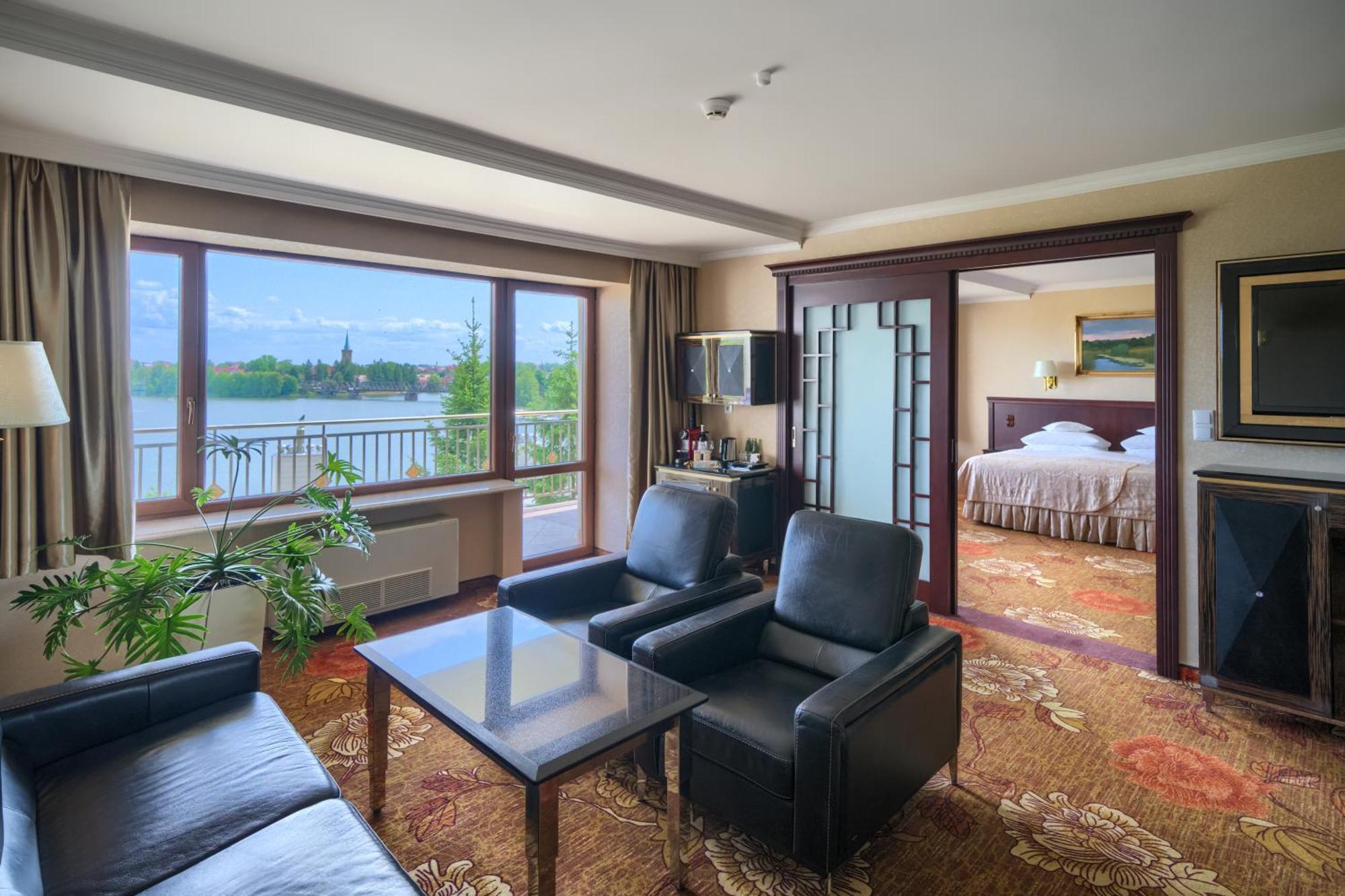 One-Bedroom Apartment Lake View