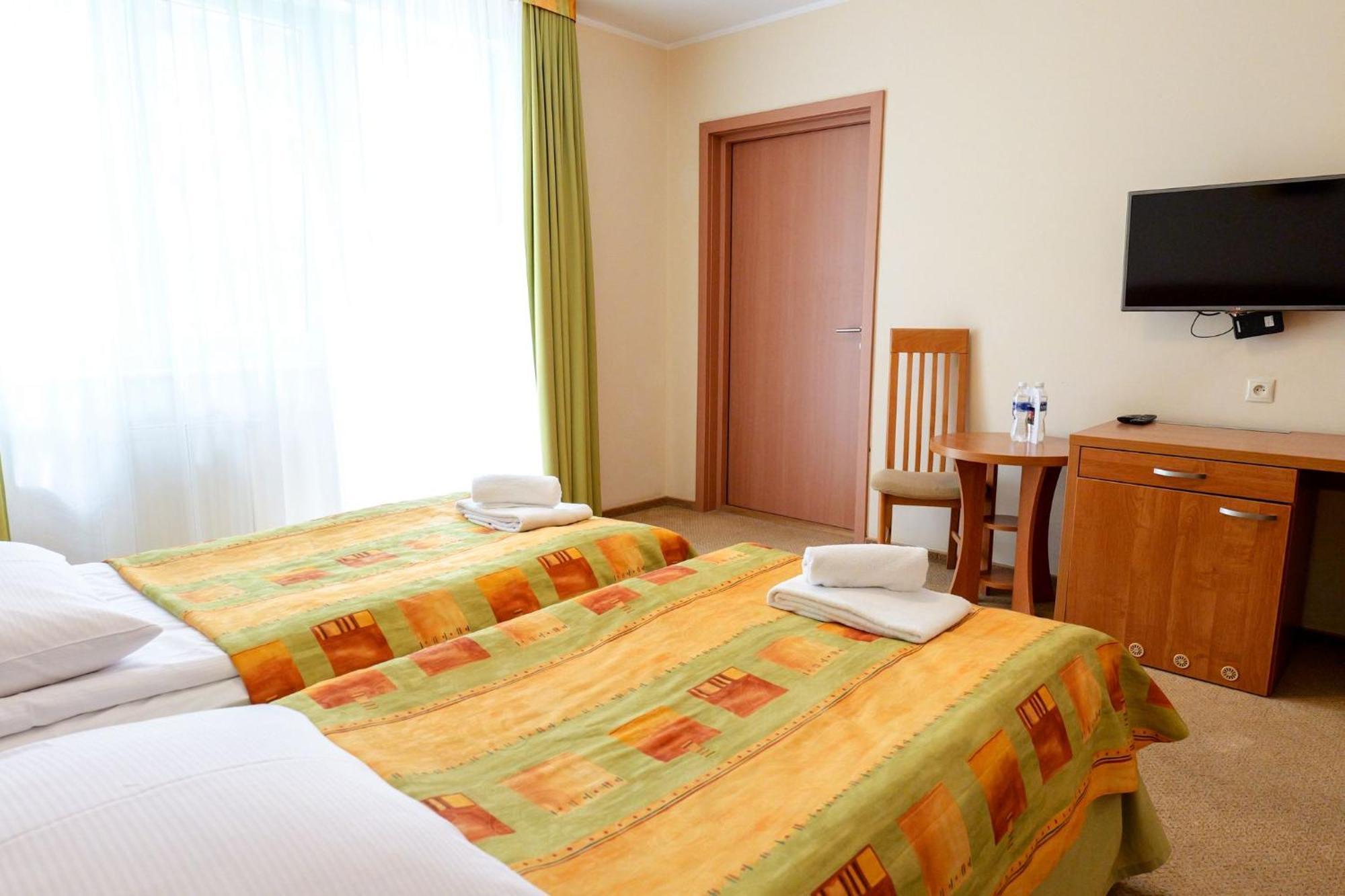 Twin Room,1674697260:JPEG