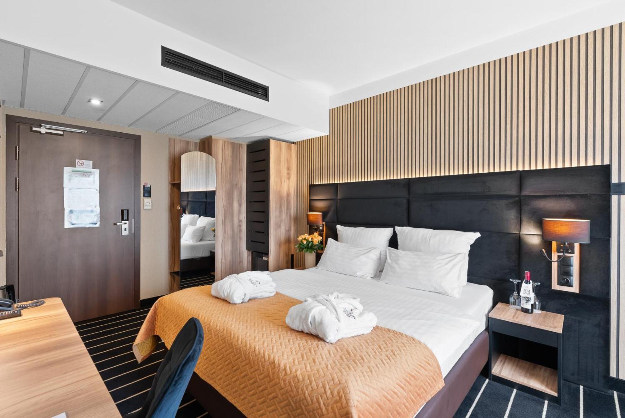 Double Room Bath