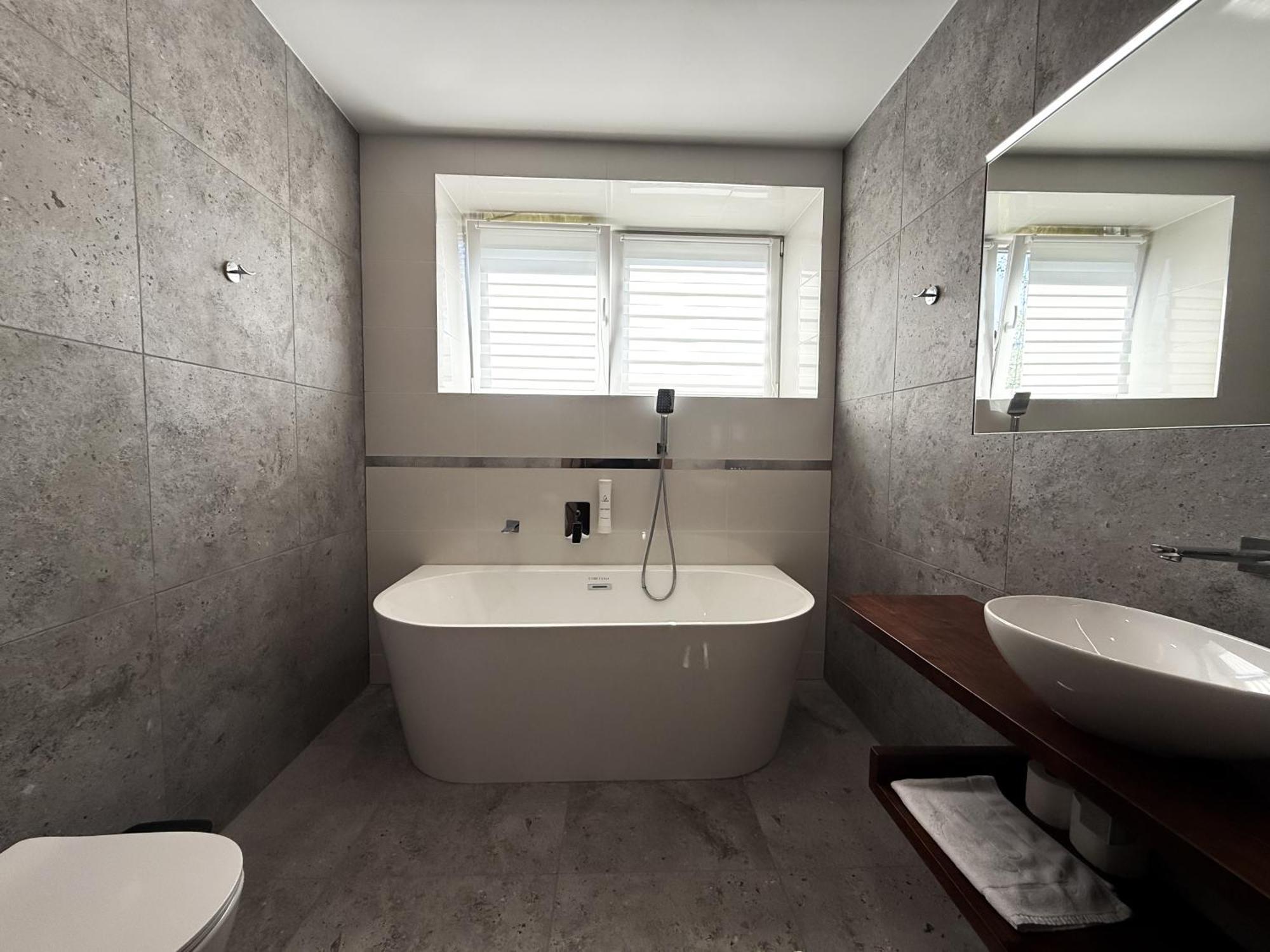 Deluxe Double Room Bath