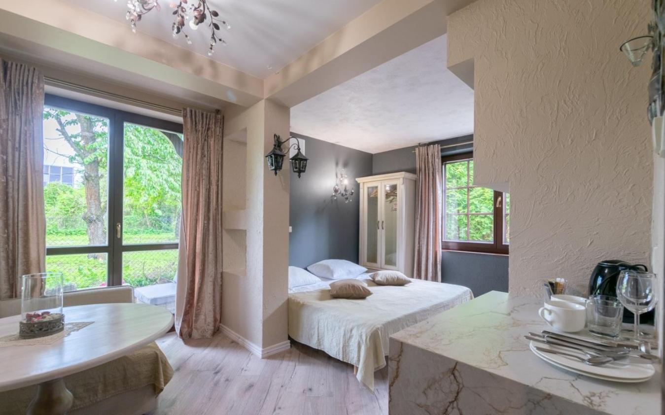 Deluxe Queen Room