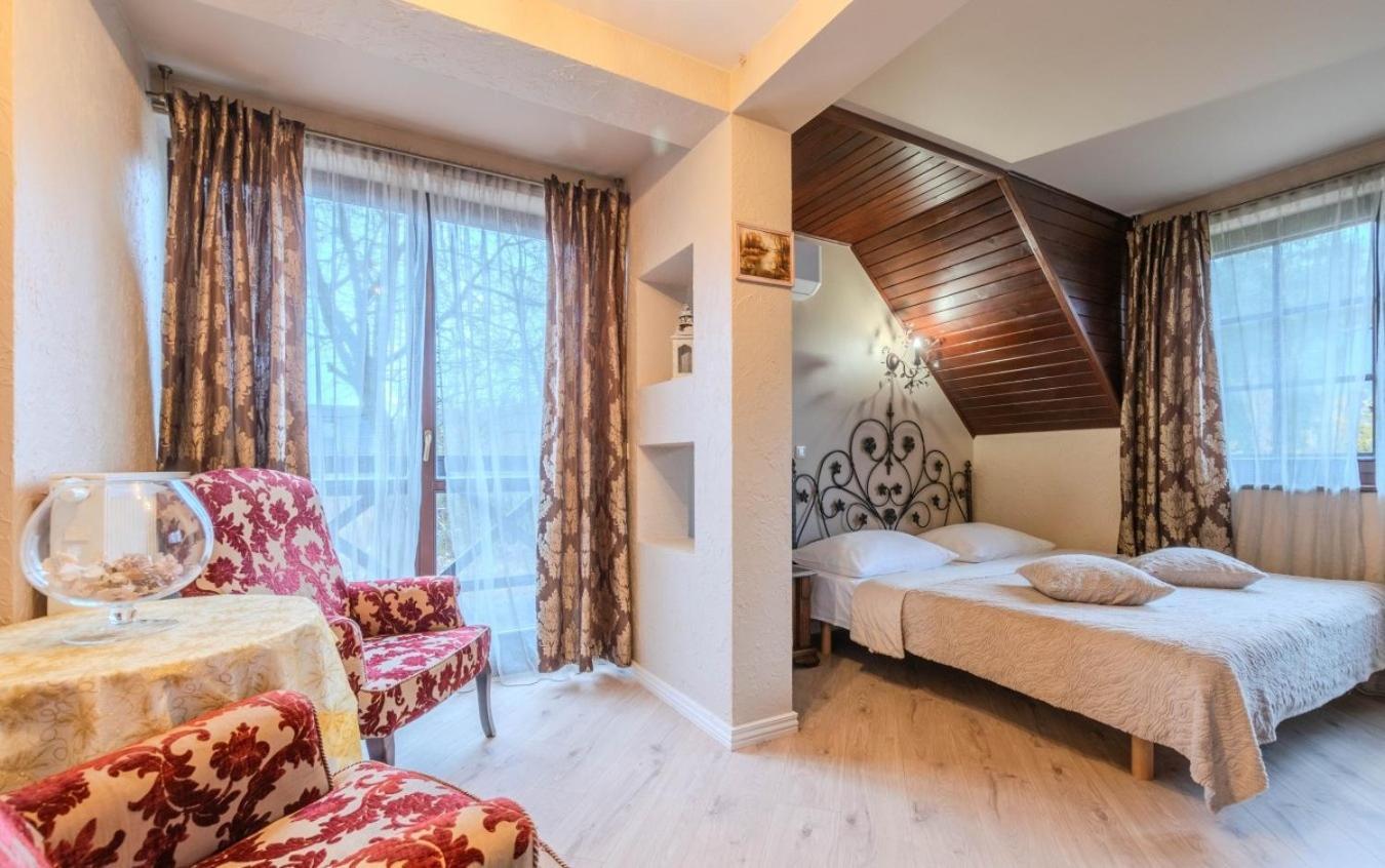 Deluxe Queen Room