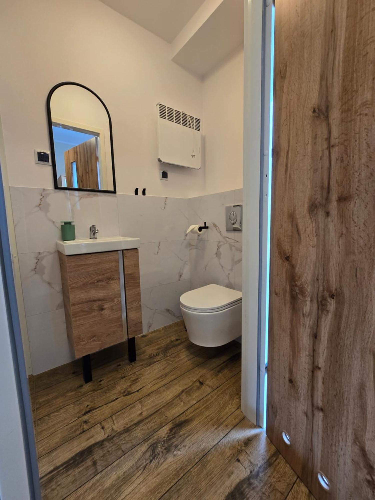 Family Room Private Bathroom