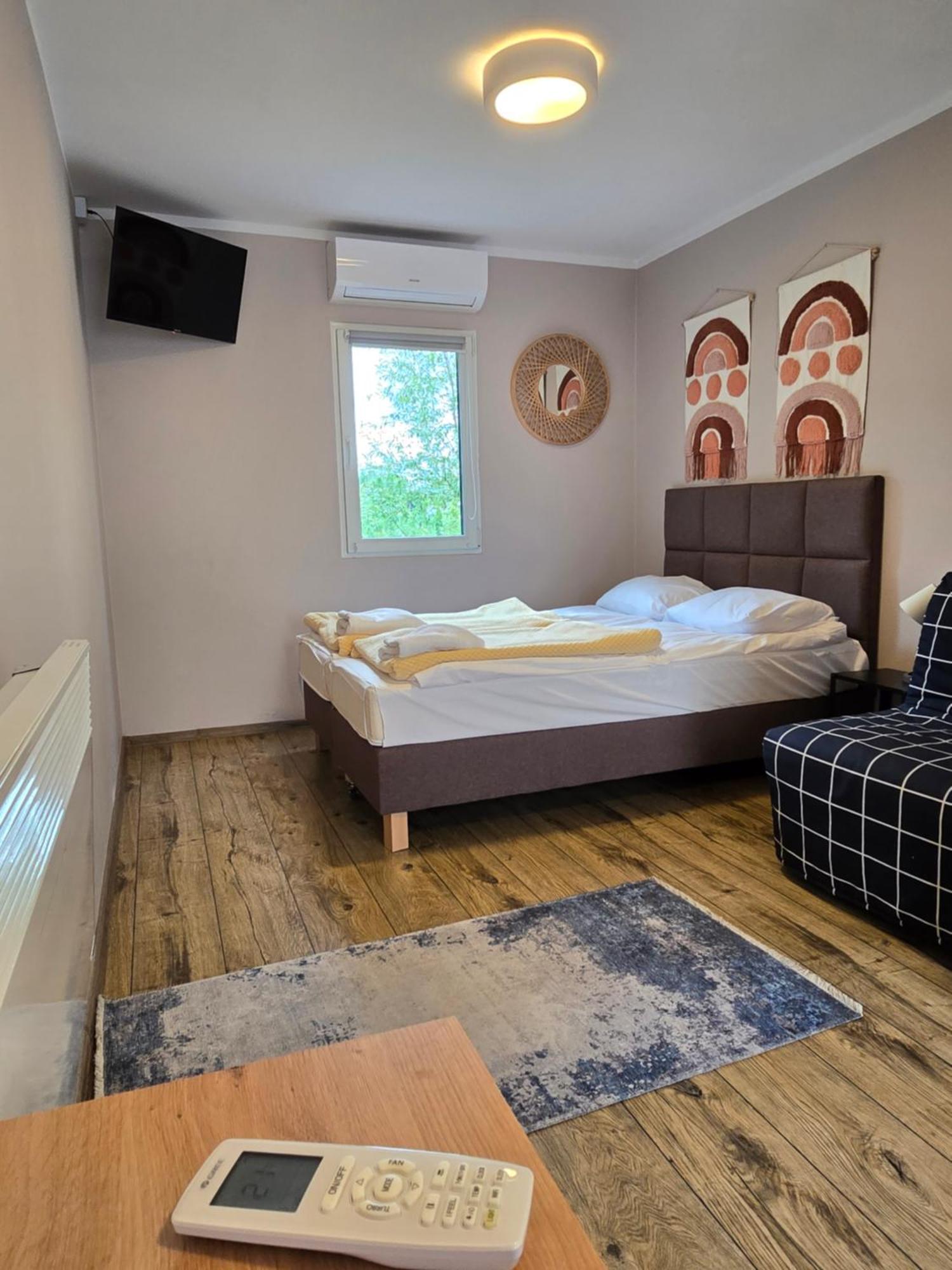 Comfort Triple Room Shower