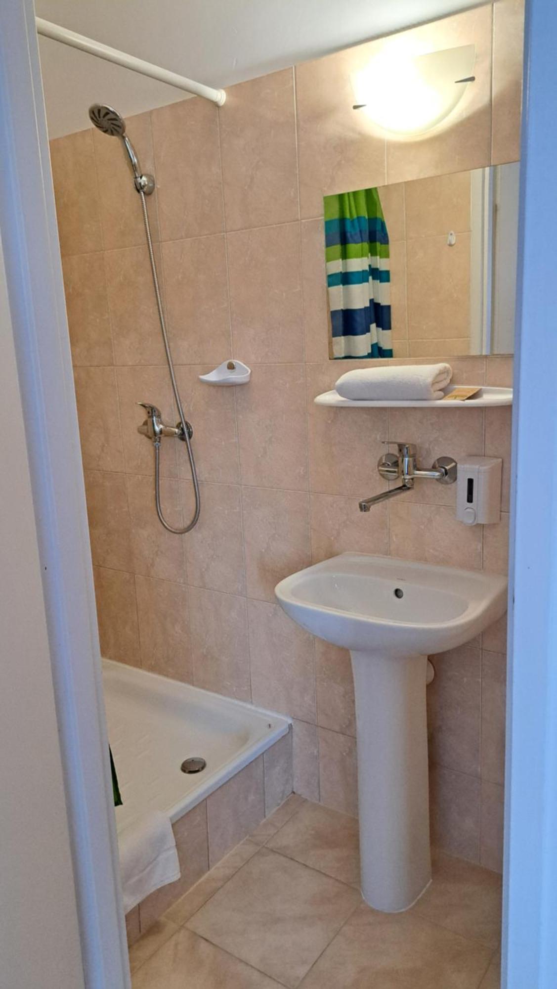 Standard Single Room Shower