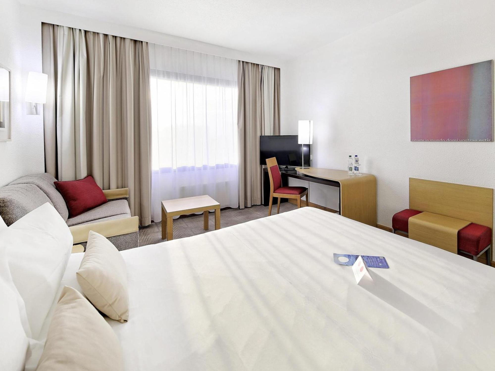 Standard Queen Room