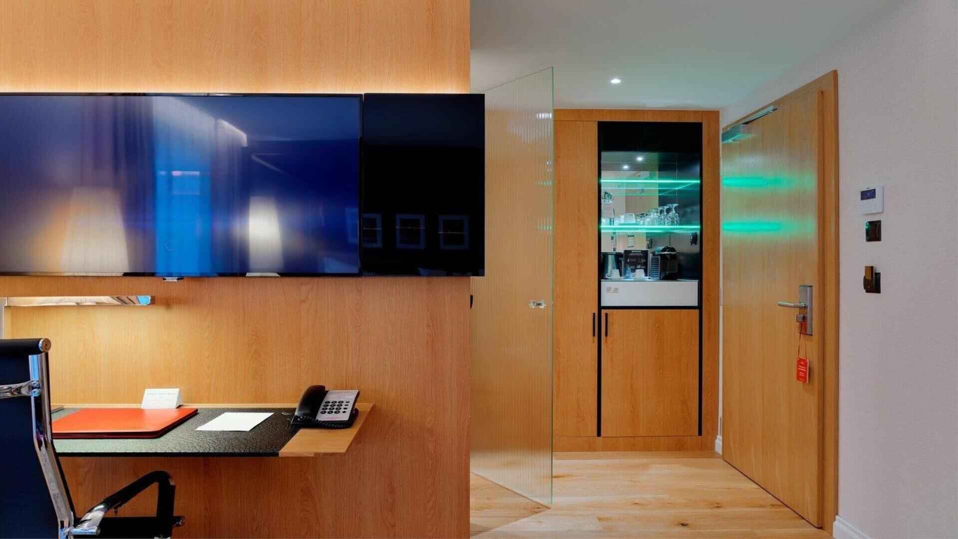 Deluxe King Room