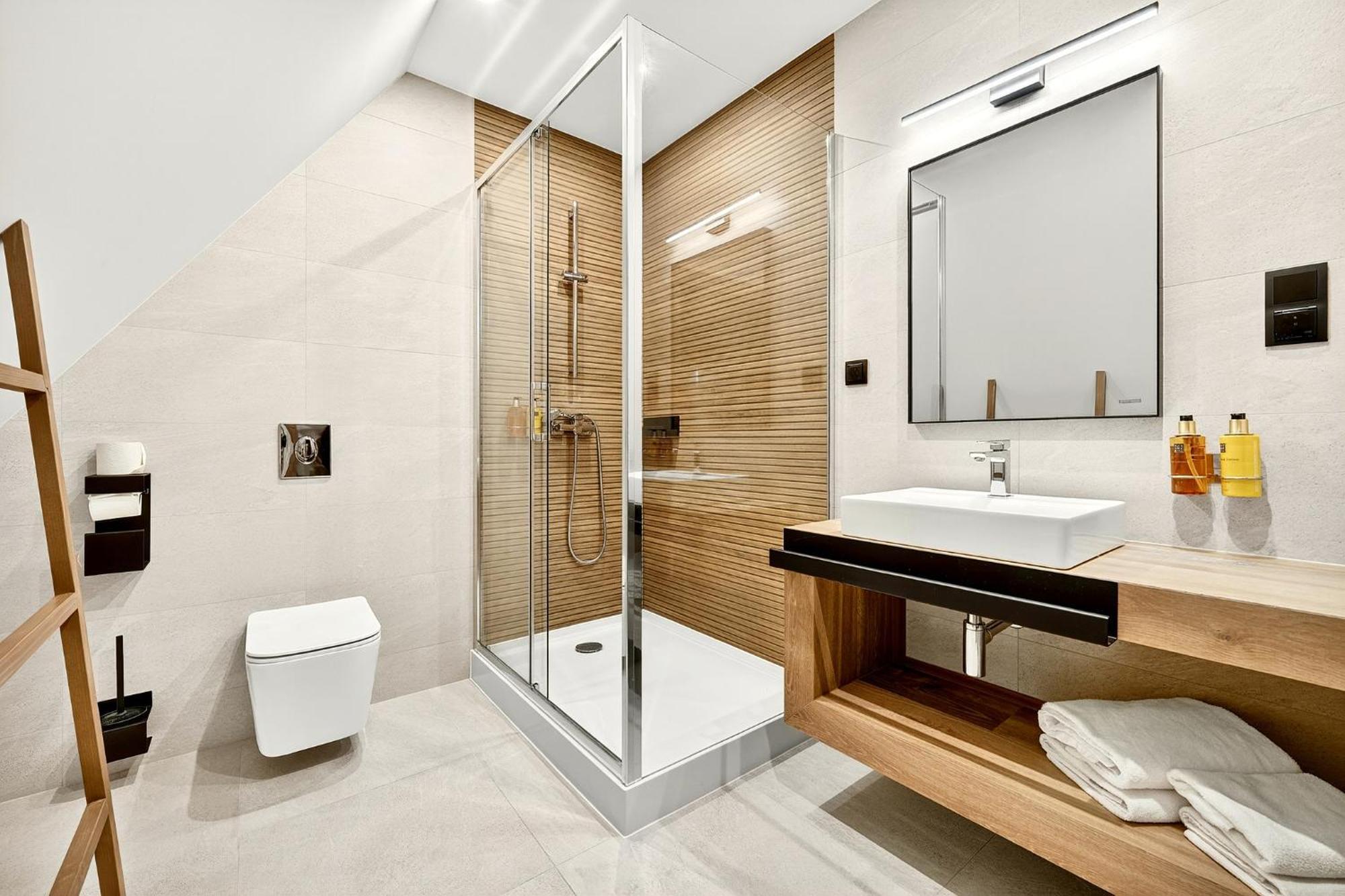 Triple room bathroom unlimited access to water park