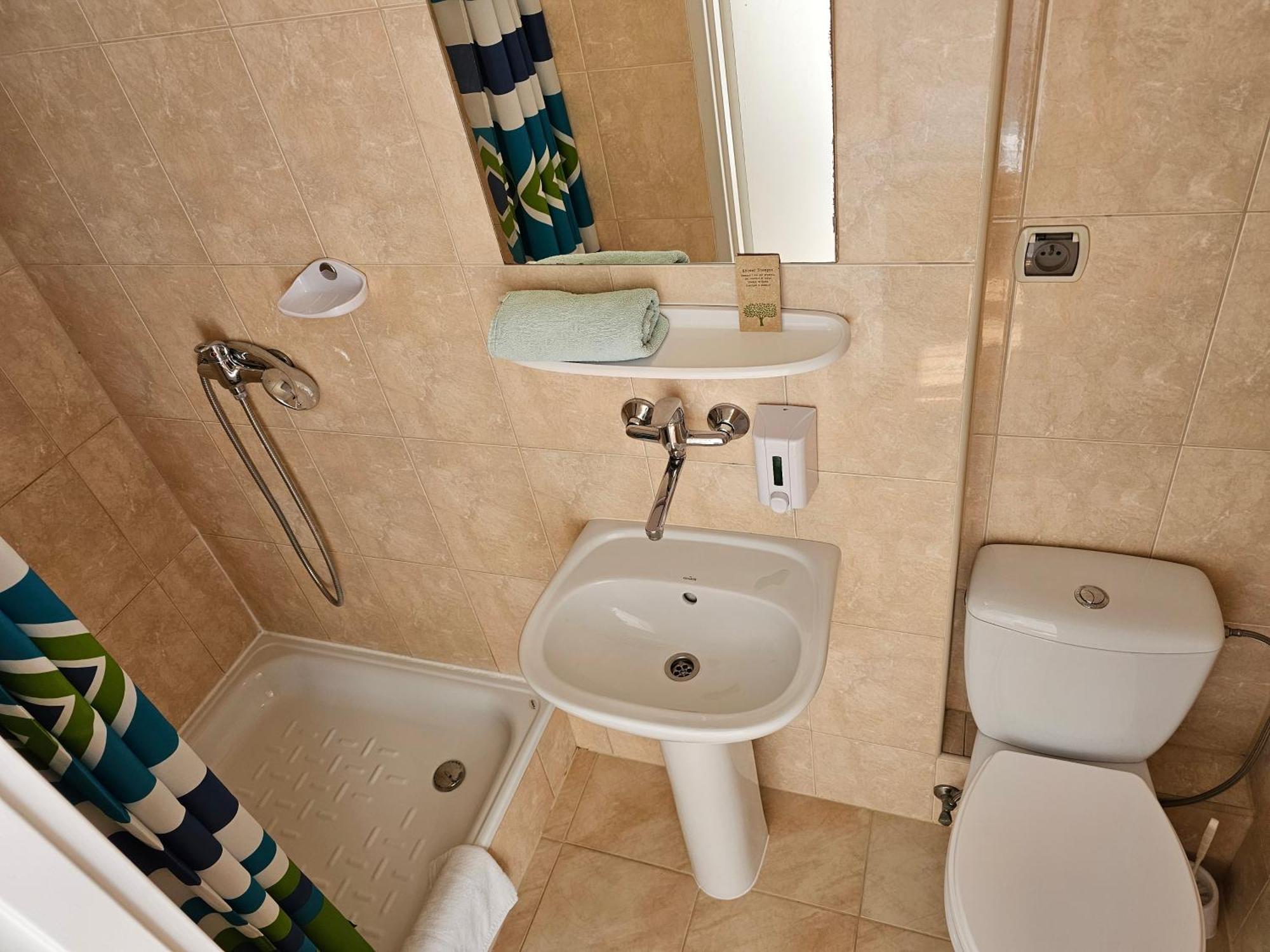 Standard Single Room Shower