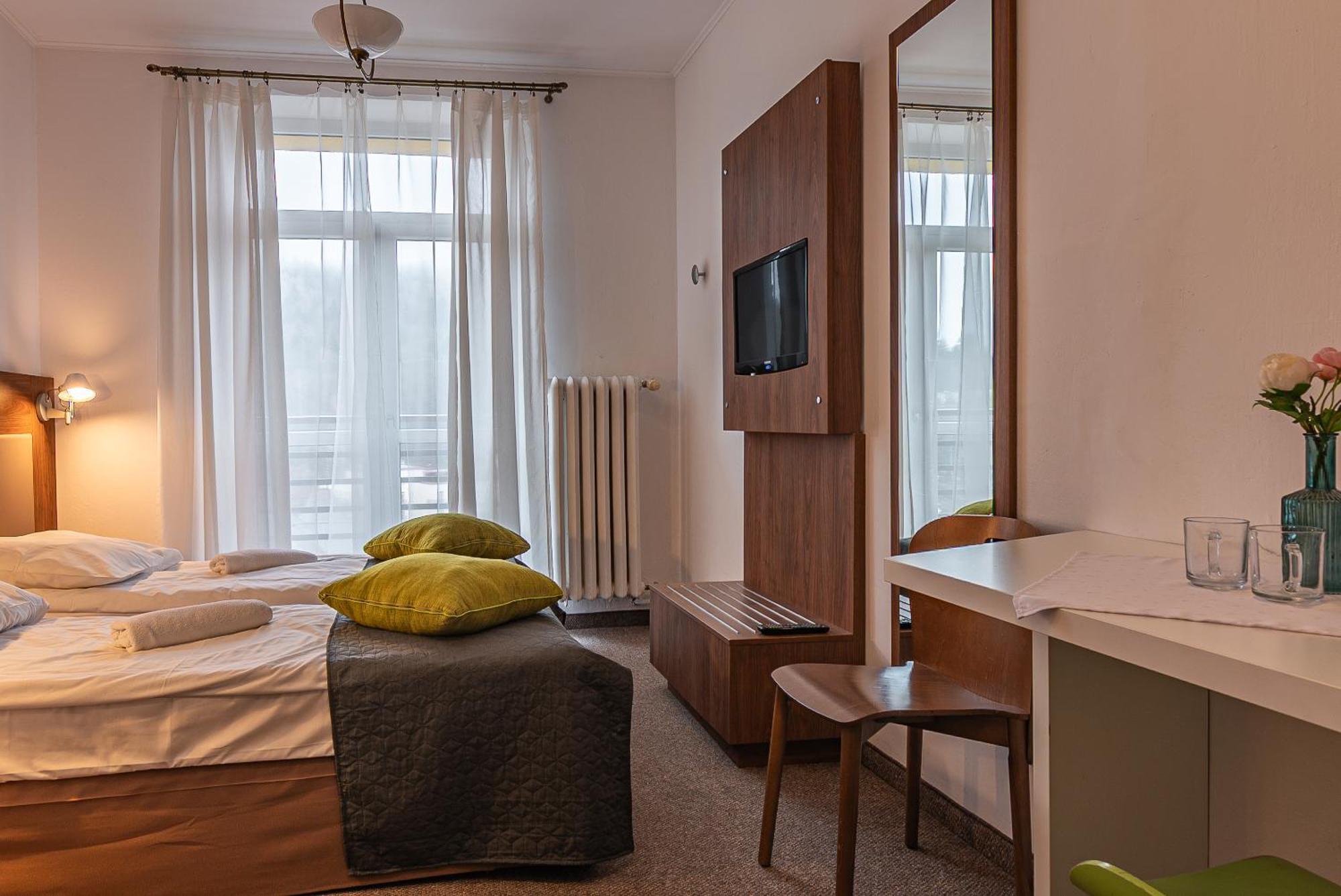 Small Twin Room,1743059714:JPEG
