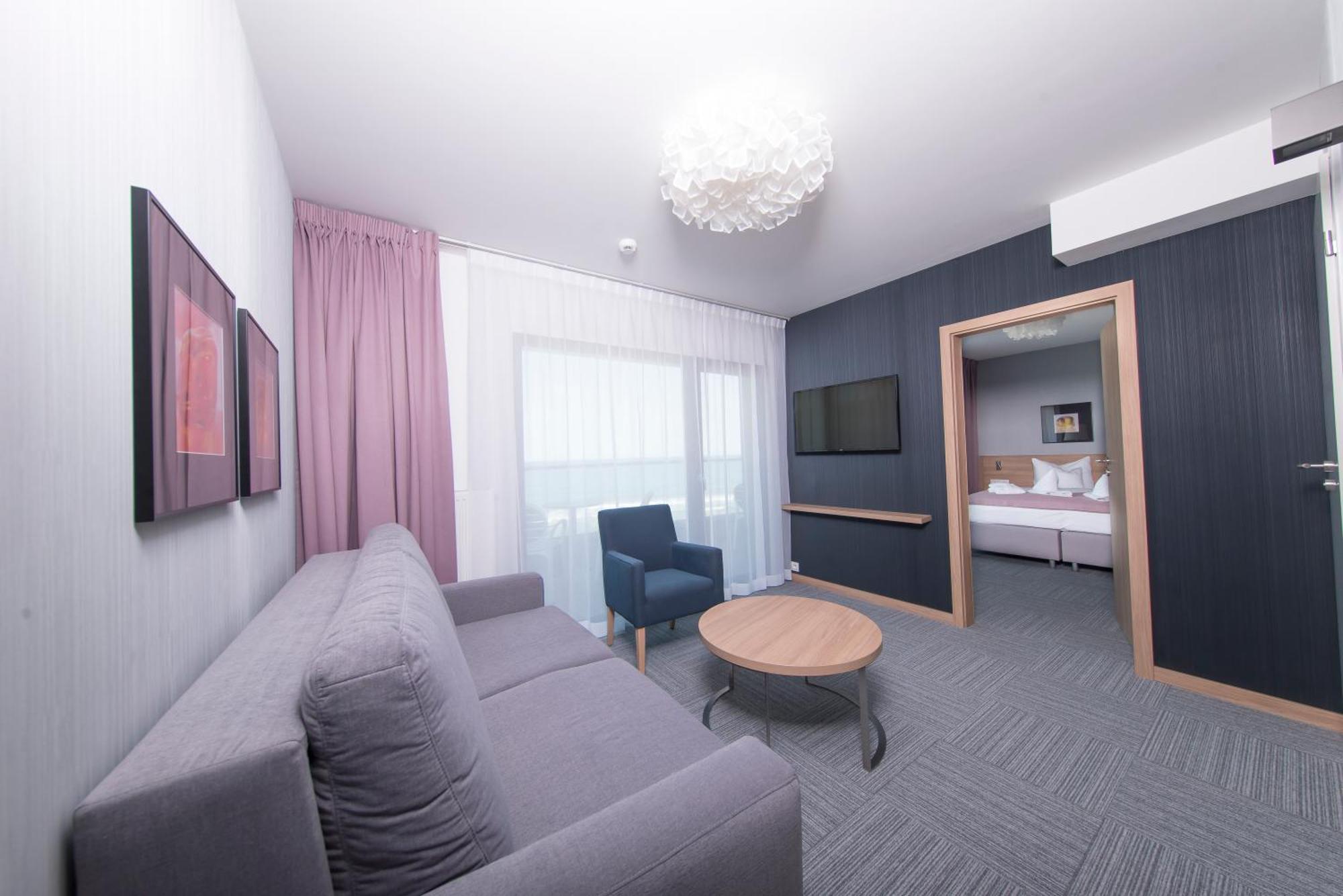 One-Bedroom Suite Sea View