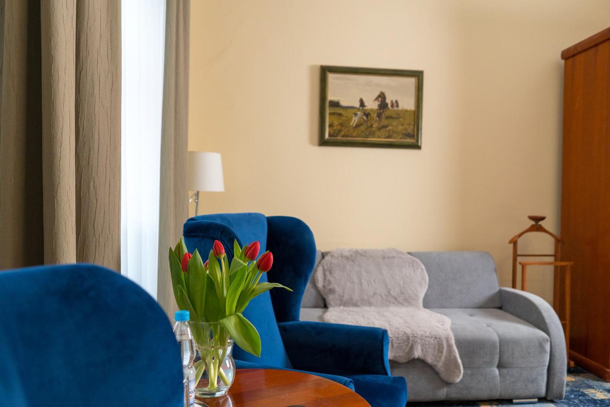 Superior Double Room Sofa