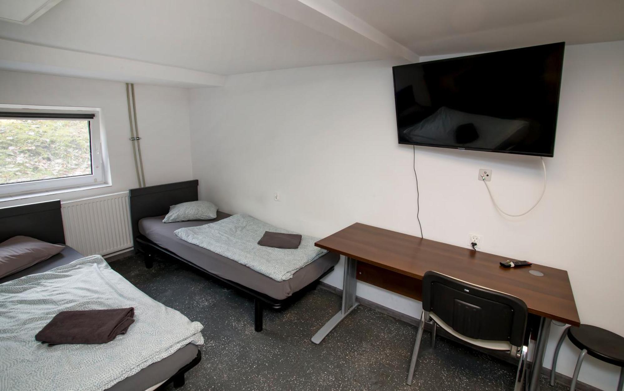 Twin Room Bathroom souterrain