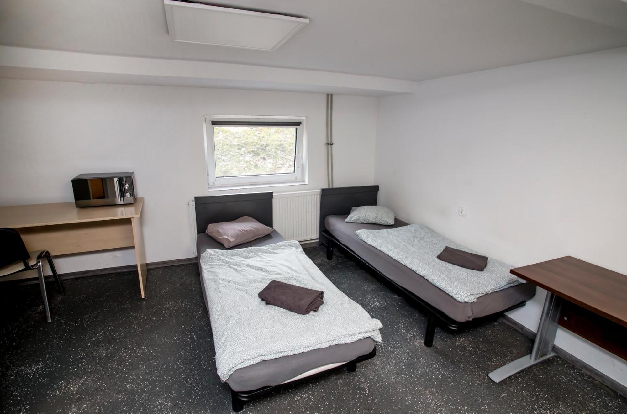 Twin Room Bathroom souterrain