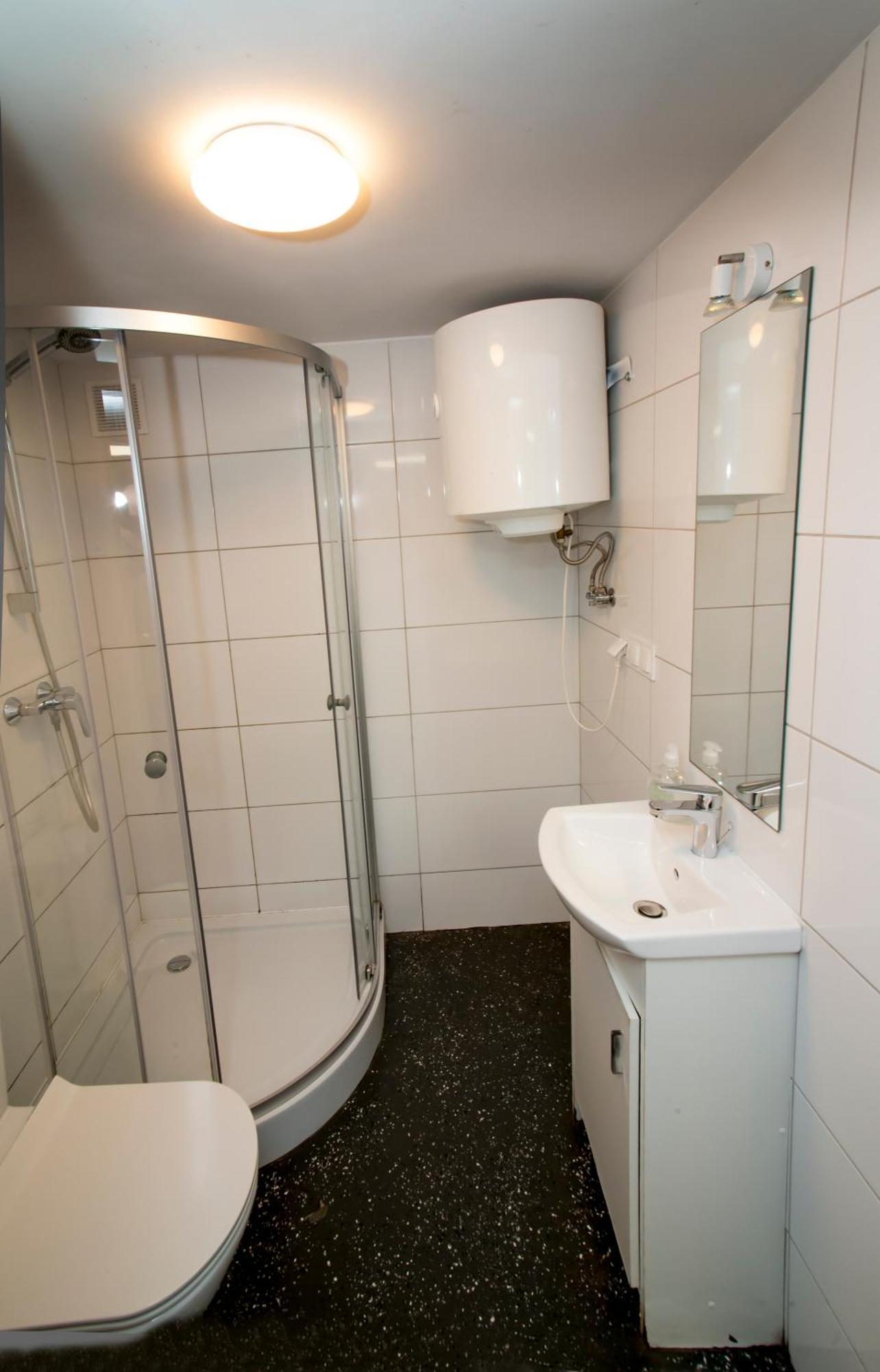 Quadruple Room Private Bathroom souterrain