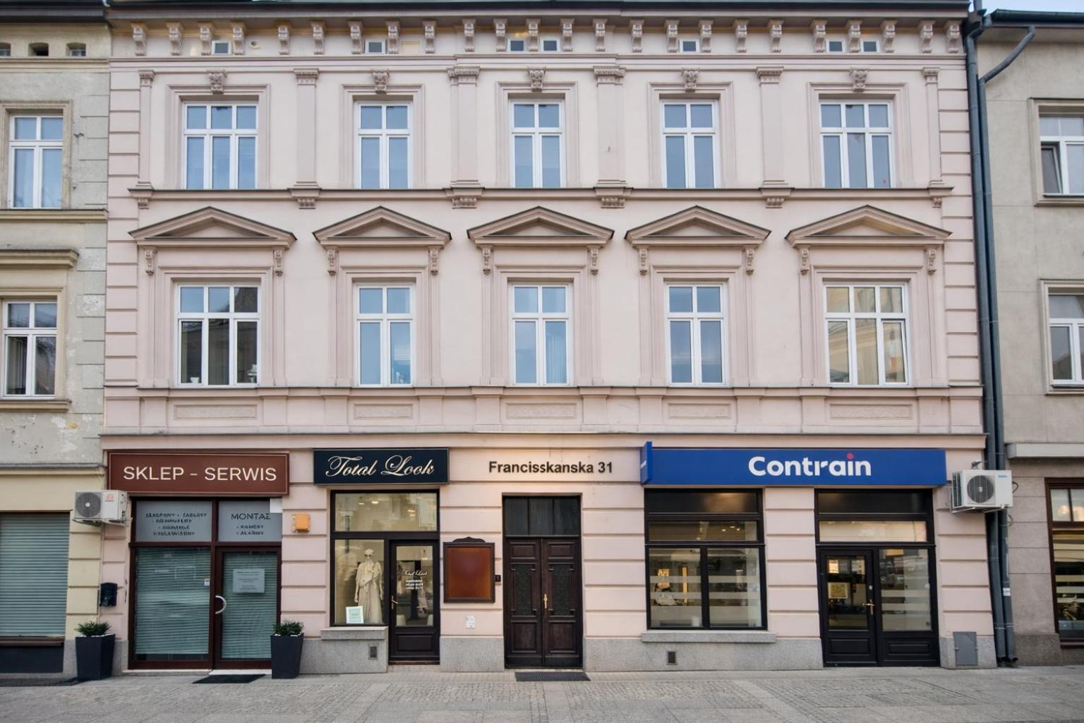 One-Bedroom Apartment