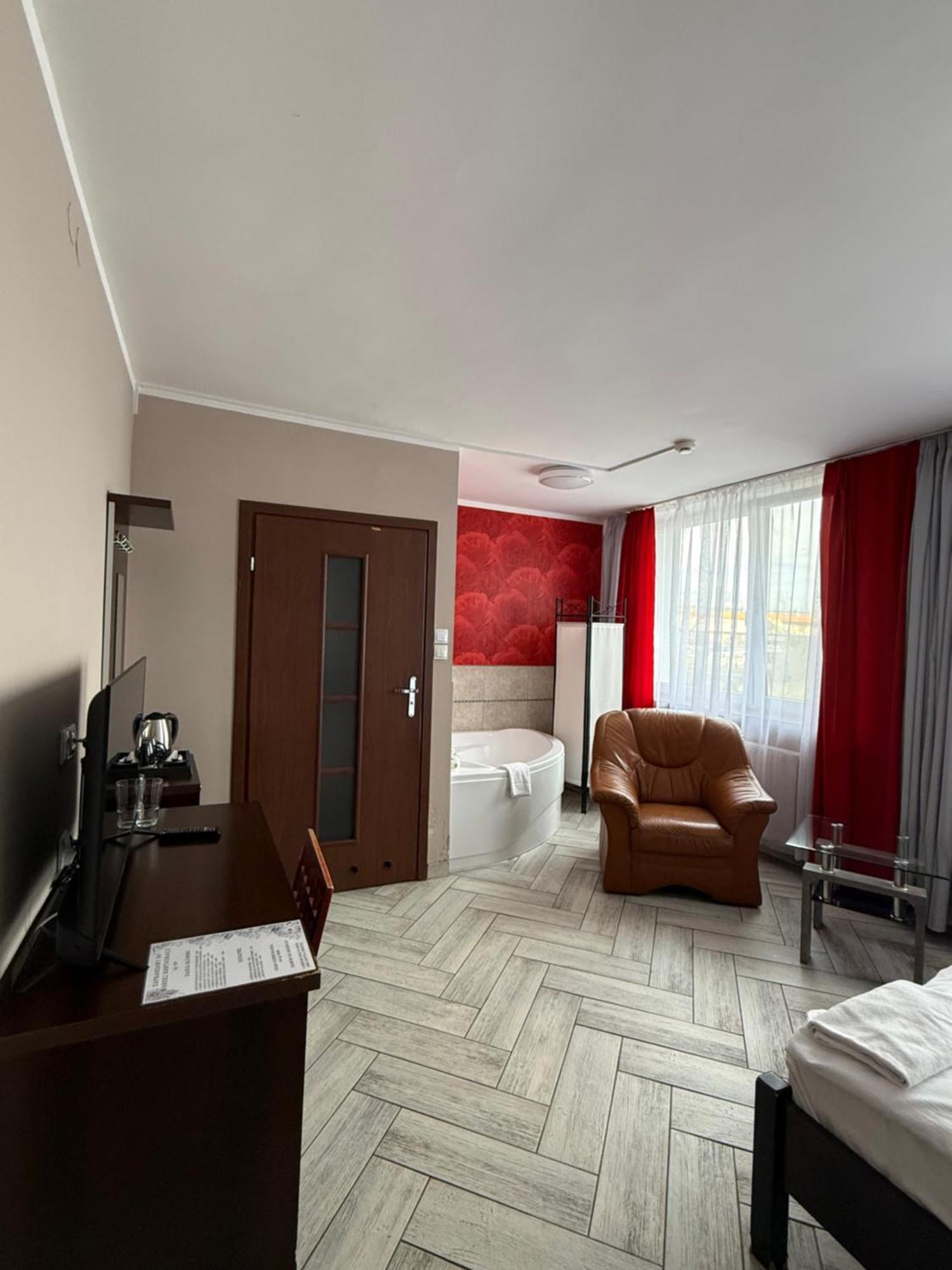 Double Room Bath Garden View
