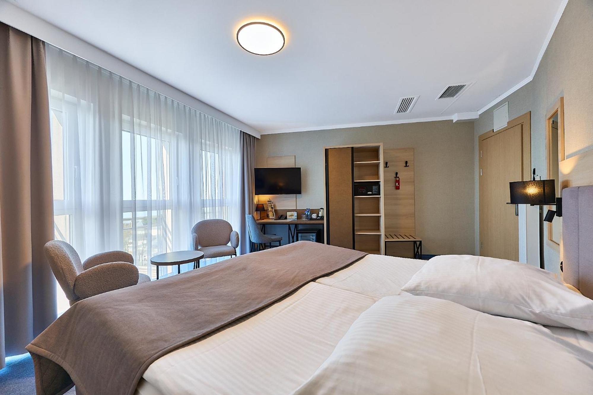 Double or Twin Room Sea View