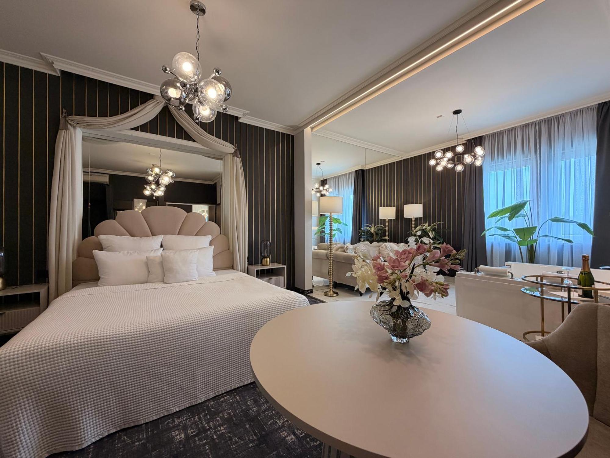 Deluxe Double Room Bath