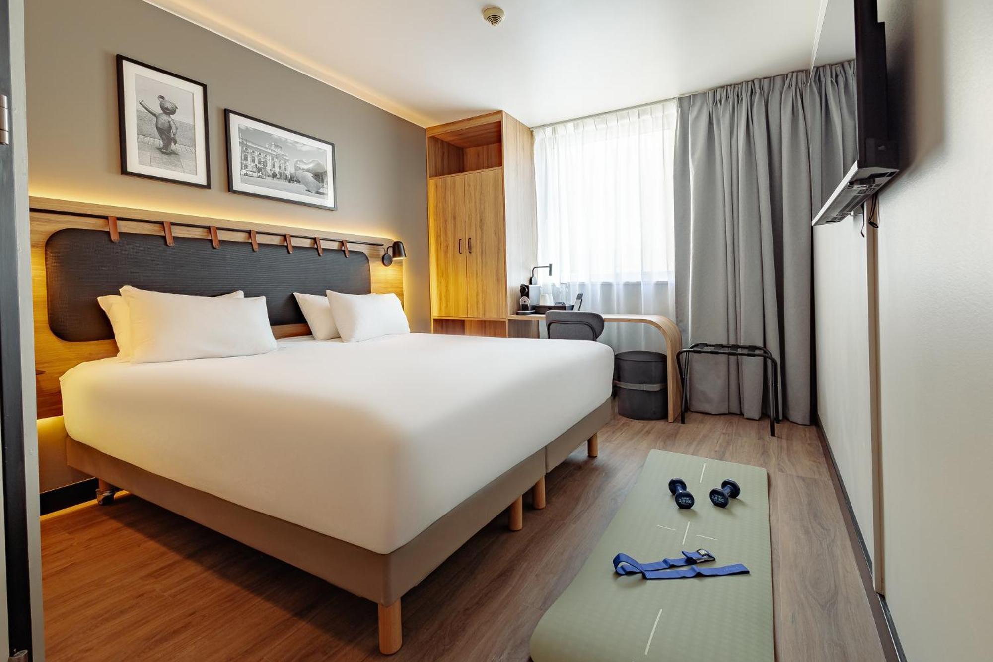 Superior Room 1 King Bed