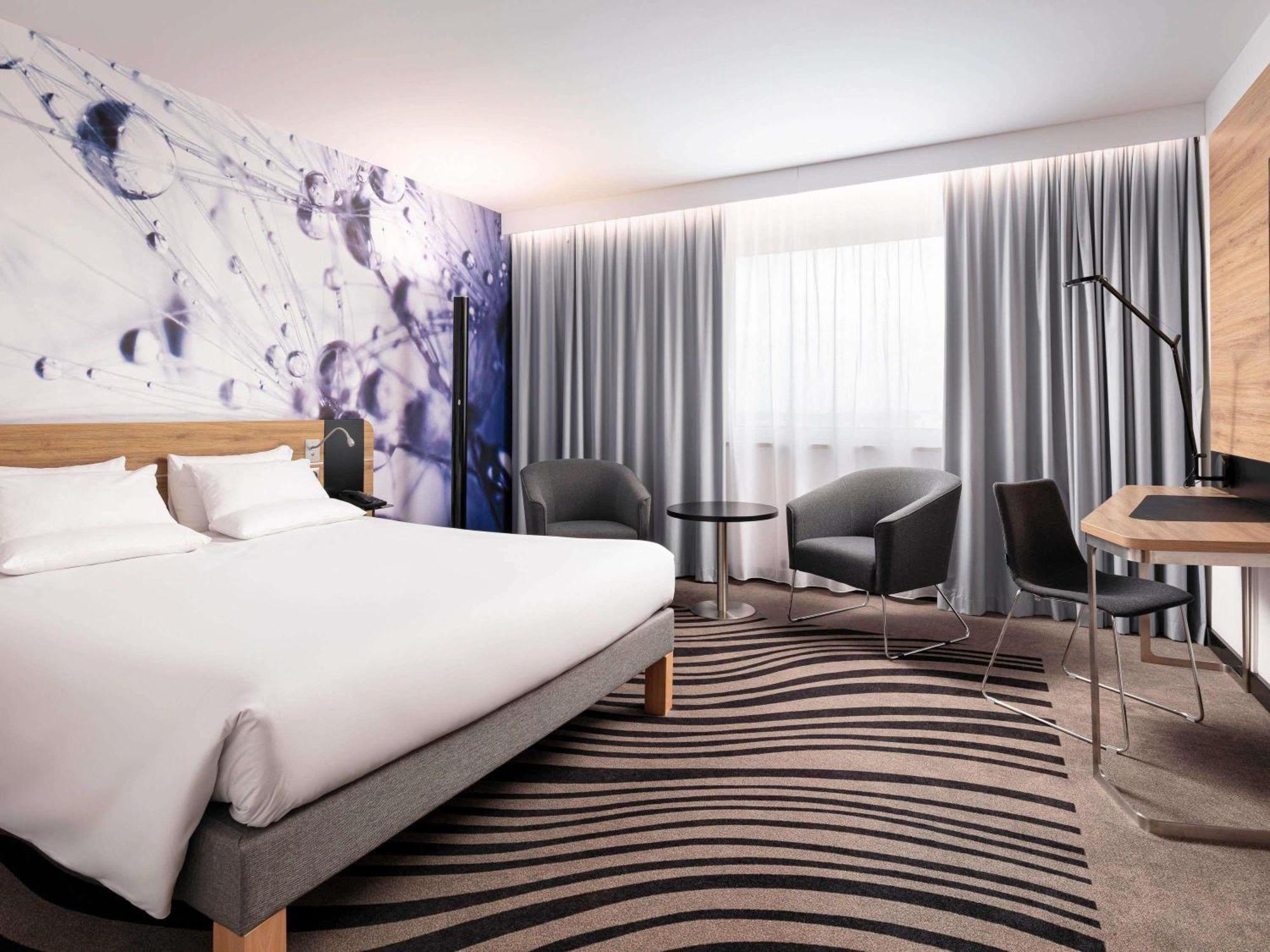 Superior Room Queen Bed