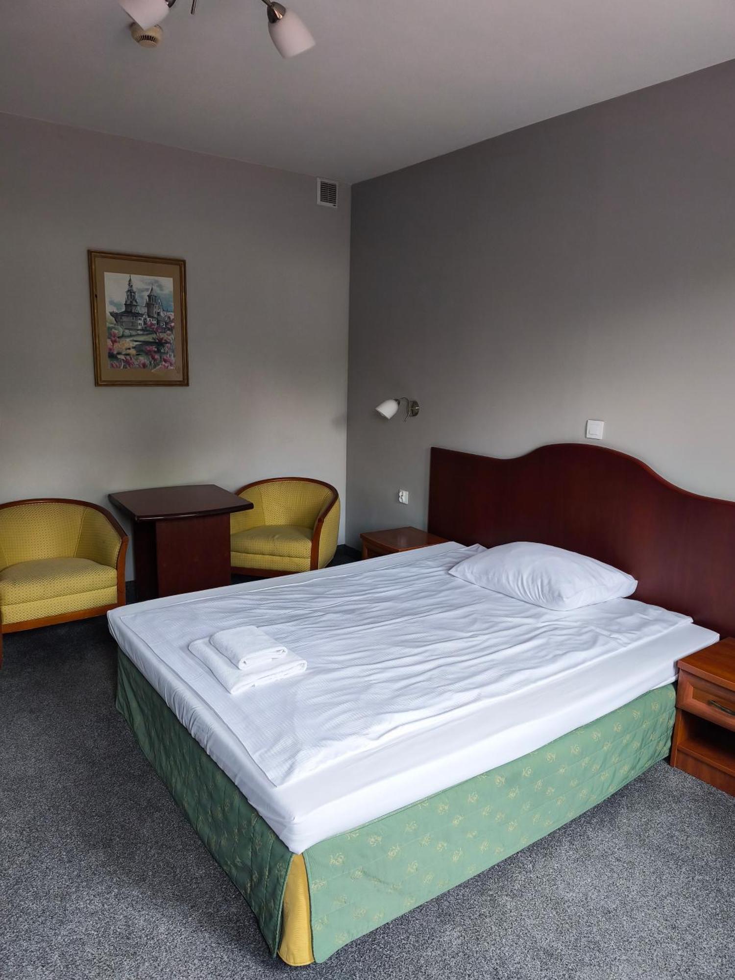 Large Single Room