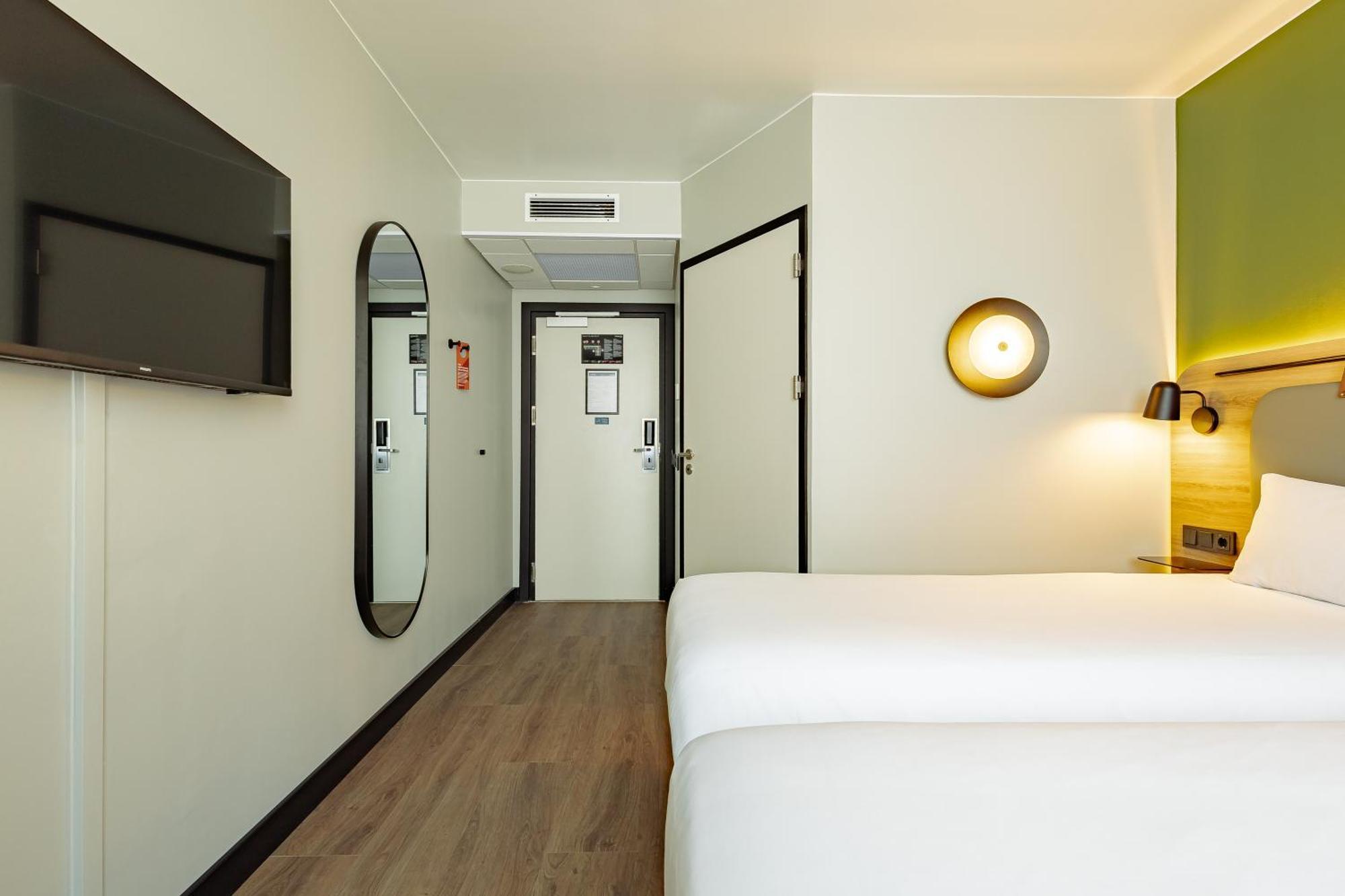 Standard Room 2 Single Beds