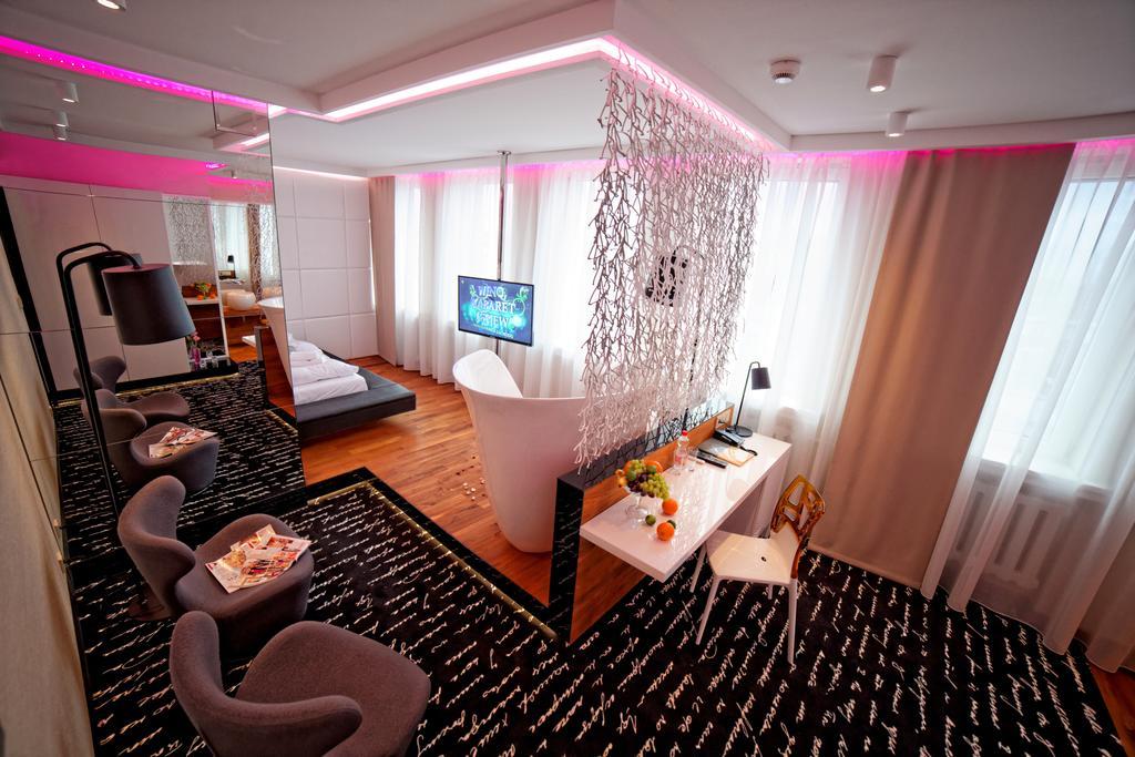 Deluxe Double Room Bath