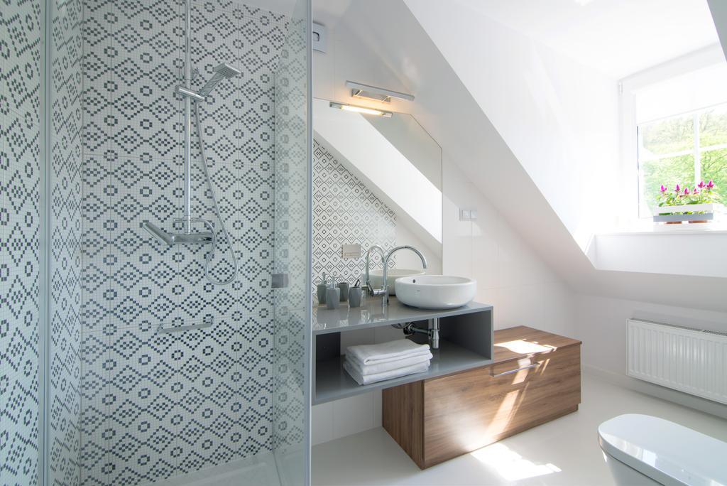 Deluxe Double Room Shower