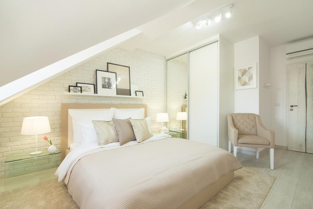Deluxe Double Room Shower