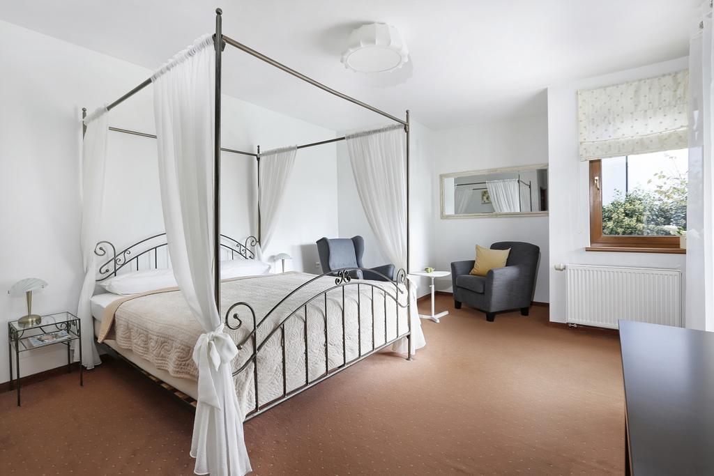 Apartment (1-2 Adults)
