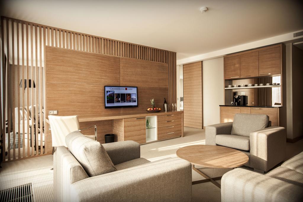 Joker Suite Lake View