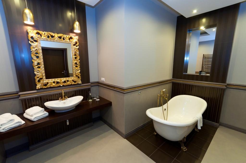 Deluxe Double Room Bath