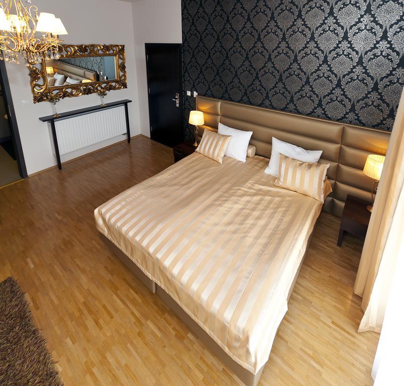 Deluxe Double Room Bath