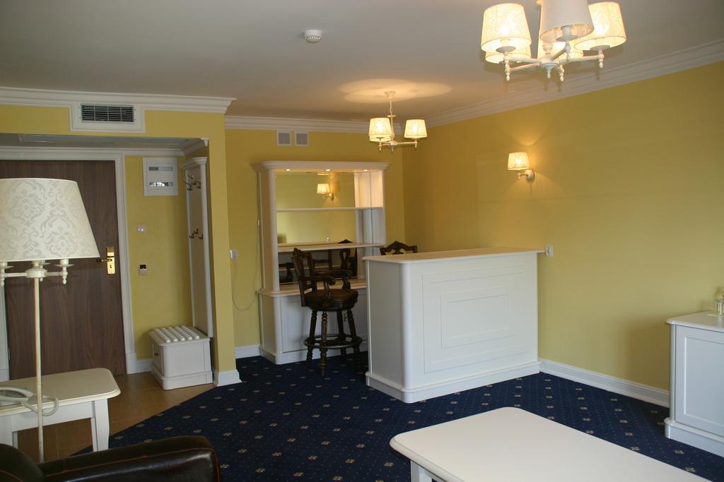 One-Bedroom Suite