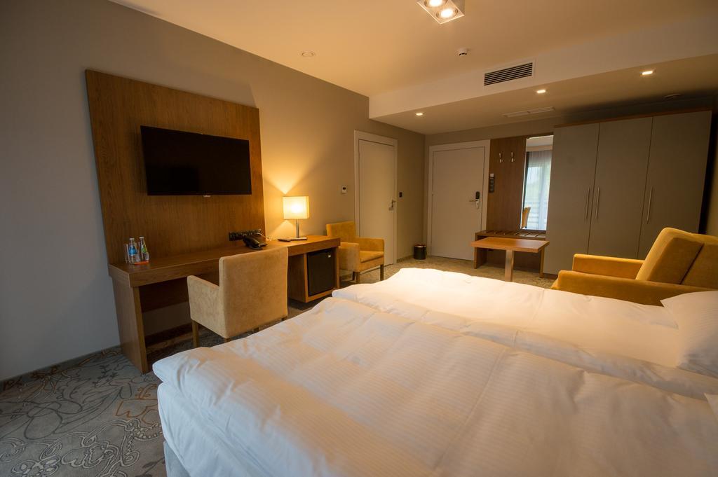 Large Double or Twin Room