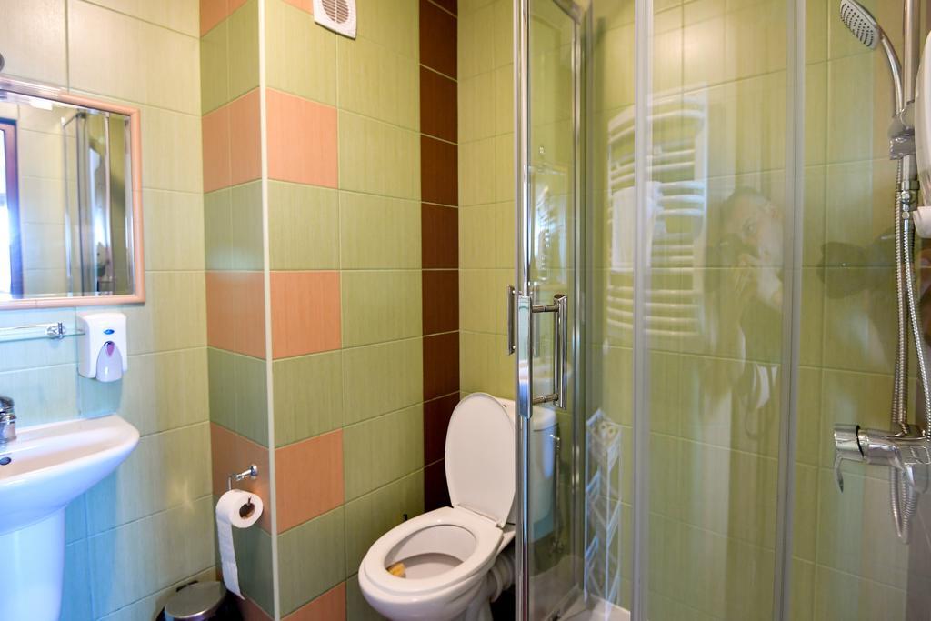 Family Room Private Bathroom