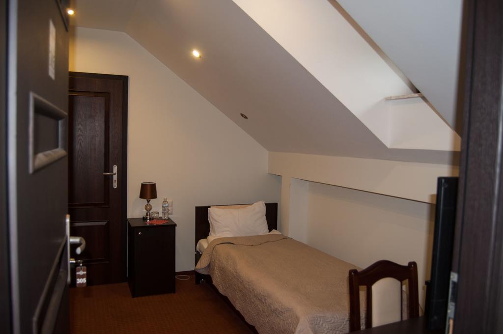 Single Room Bathroom