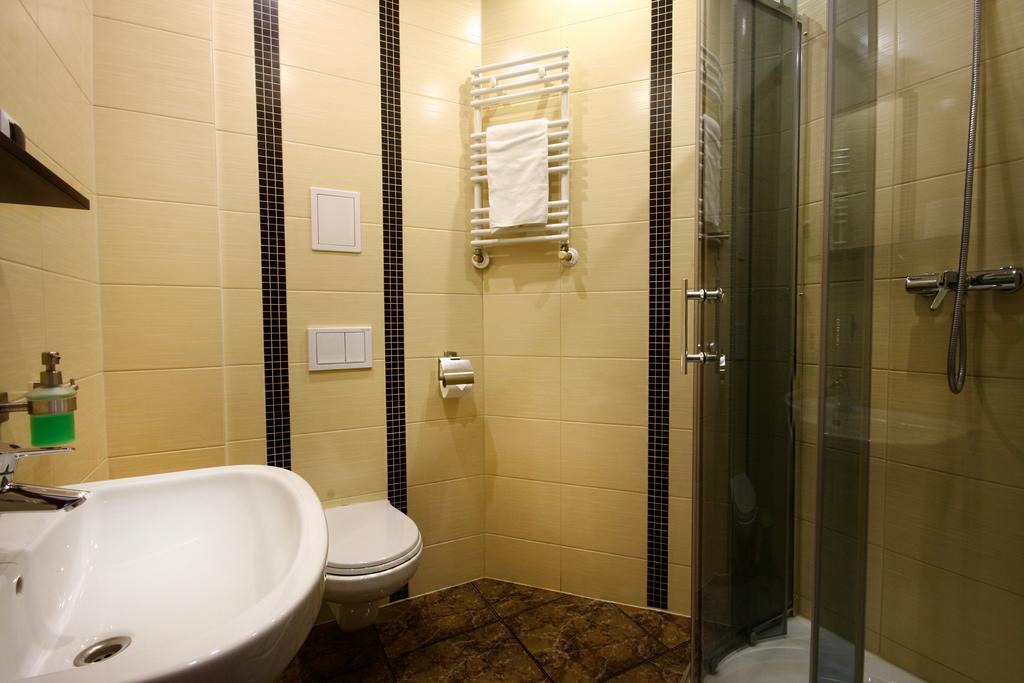 Double Room Private Bathroom
