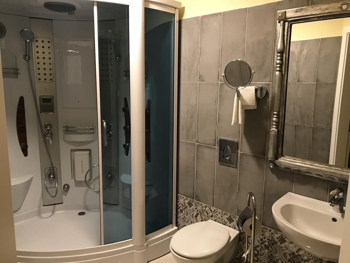 One-Bedroom Bungalow