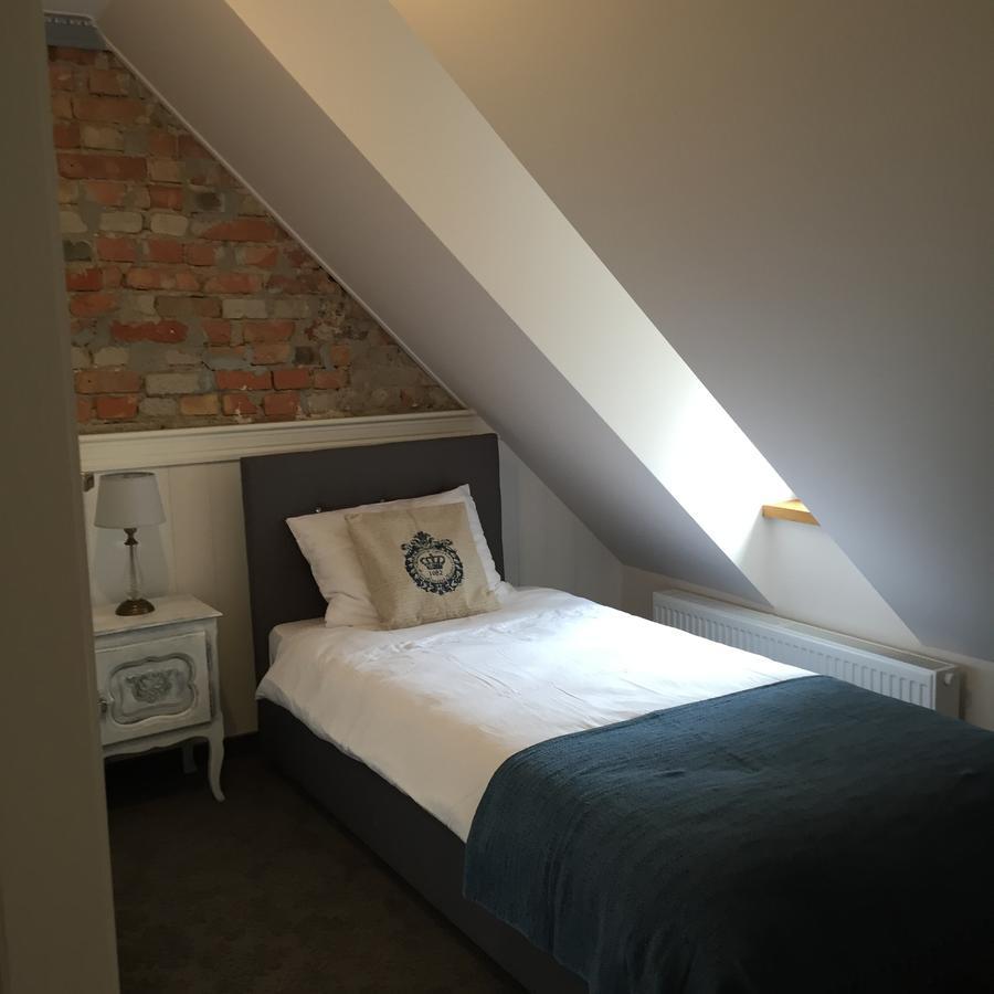 Small Single Room Private Bathroom