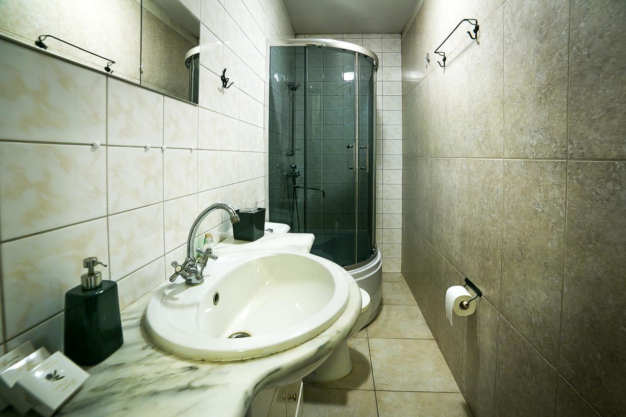 Comfort Triple Room Shower